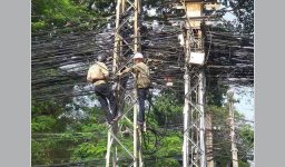 tangled_power_wires_nepal.jpg